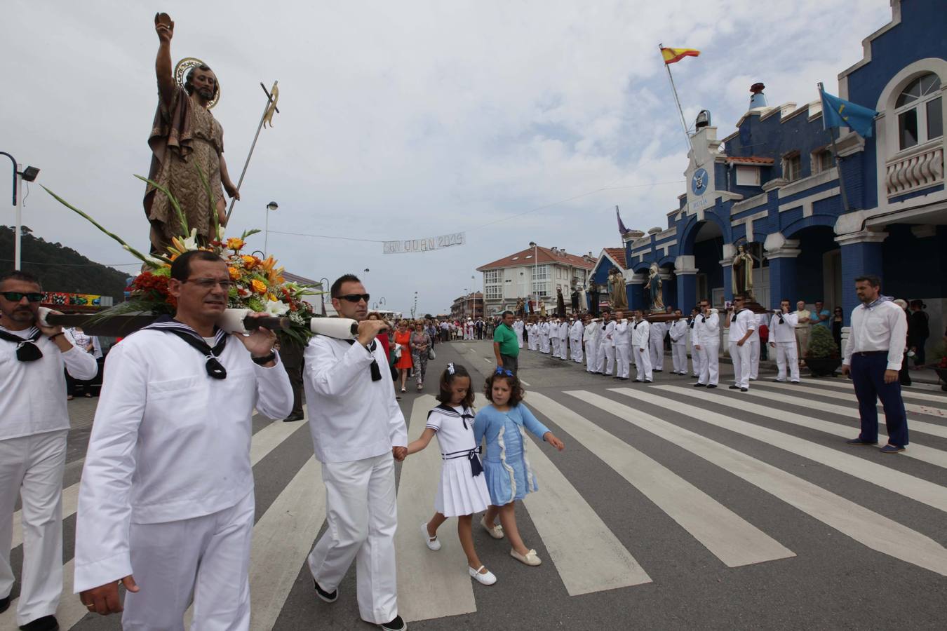 Procesión marinera en San Juan de la Arena