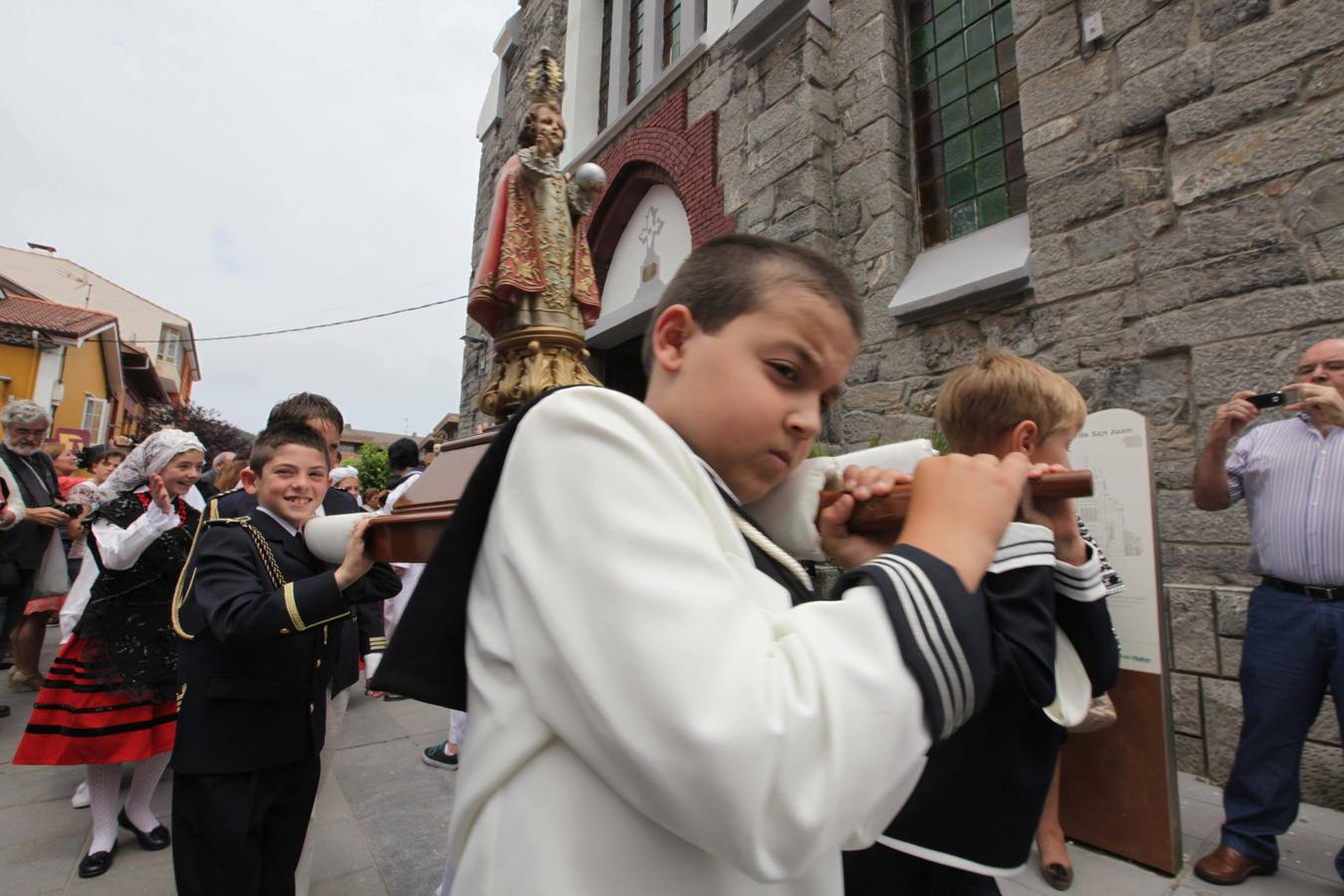 Procesión marinera en San Juan de la Arena