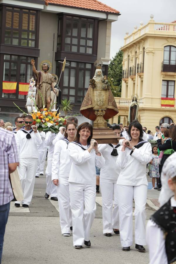 Procesión marinera en San Juan de la Arena