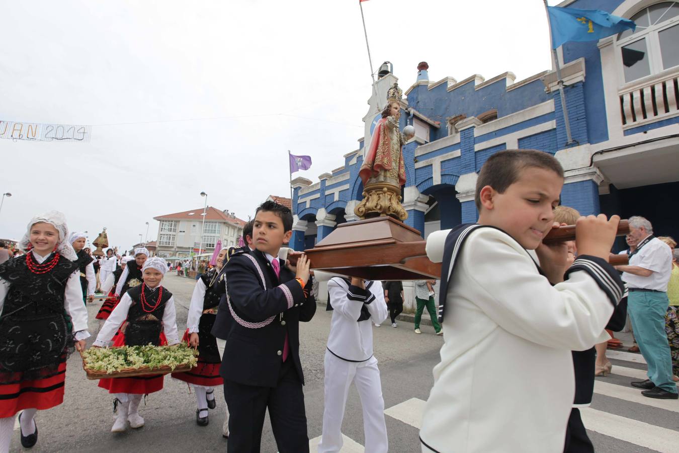 Procesión marinera en San Juan de la Arena
