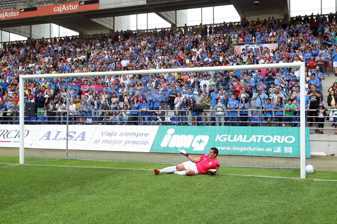 El oviedismo arropa a Esteban en su regreso a casa