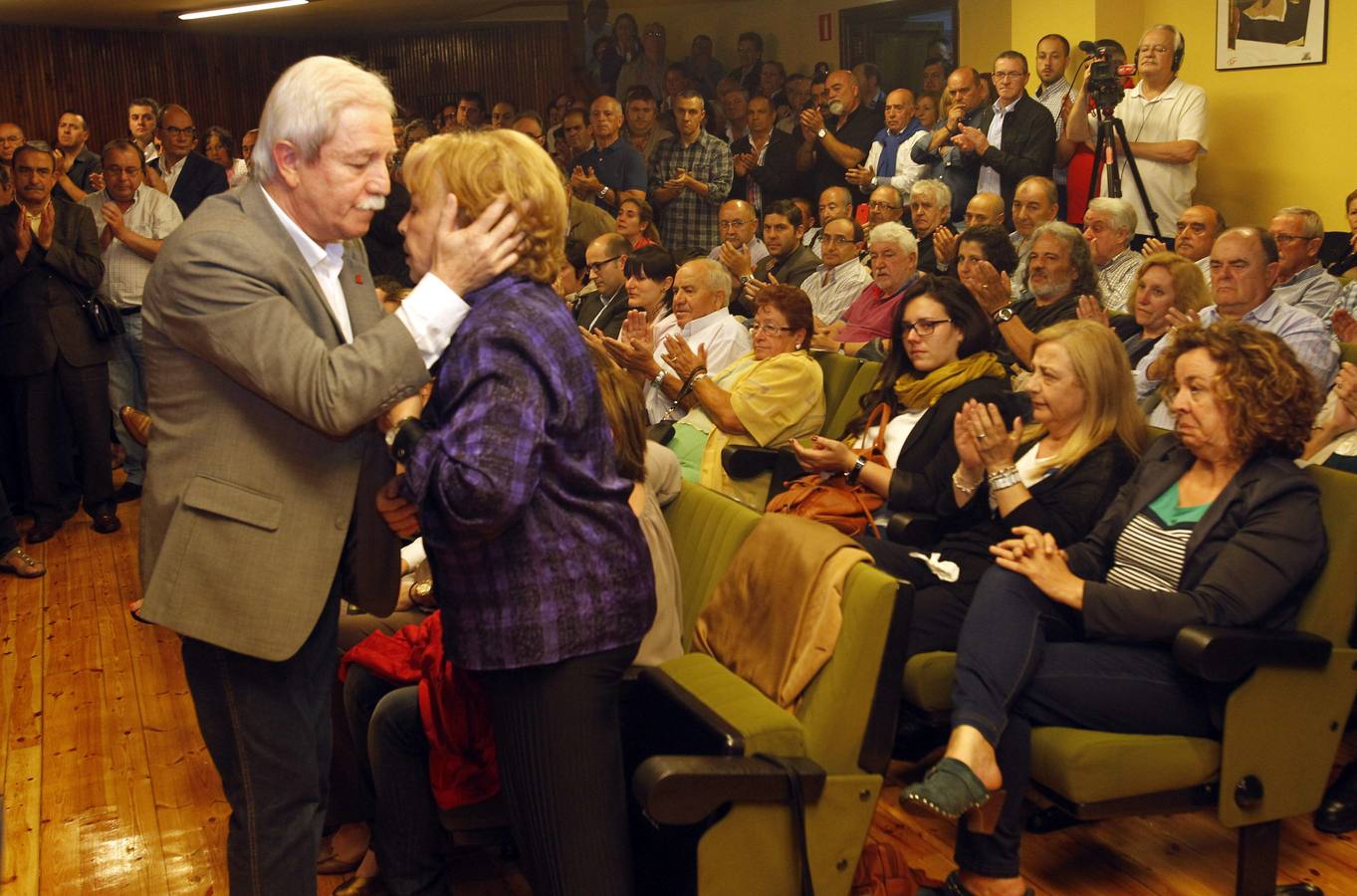 Multitudinaria despedida a Manuel Fernández &#039;Lito&#039;