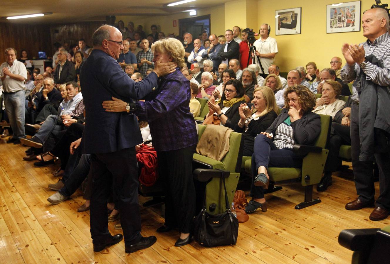 Multitudinaria despedida a Manuel Fernández &#039;Lito&#039;
