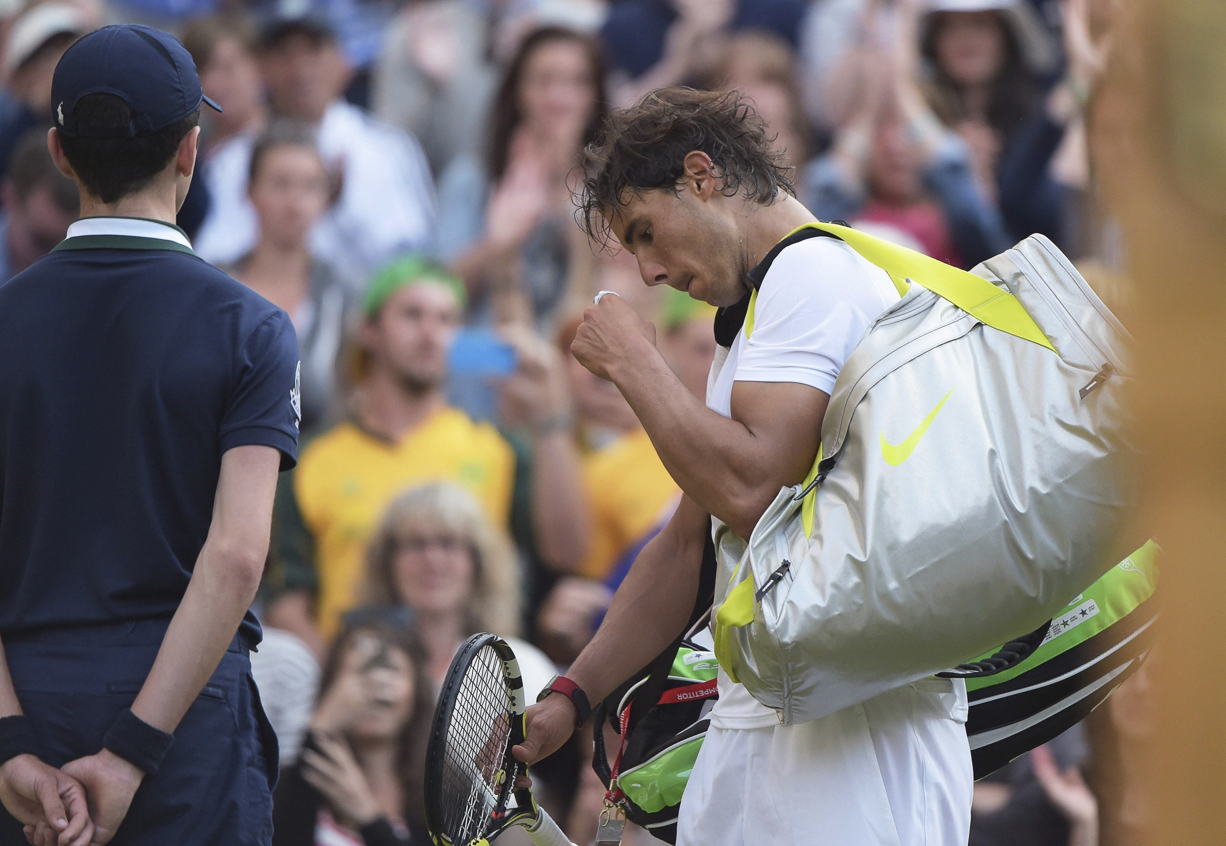 Nadal abandona la pista tras el partido.