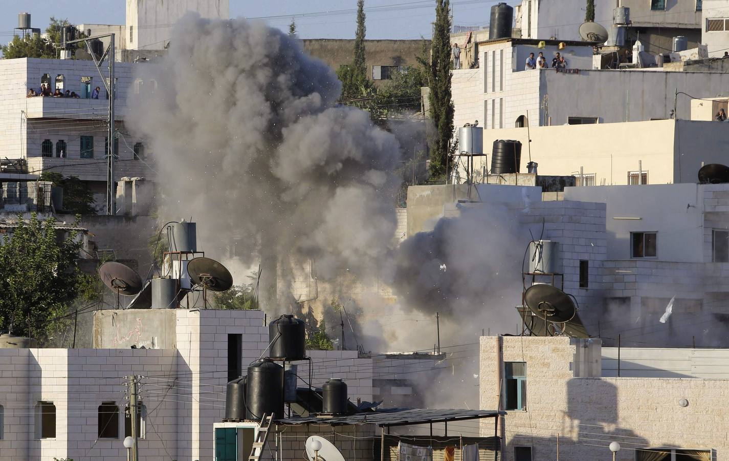 Batalla callejera entre israelíes y palestinos