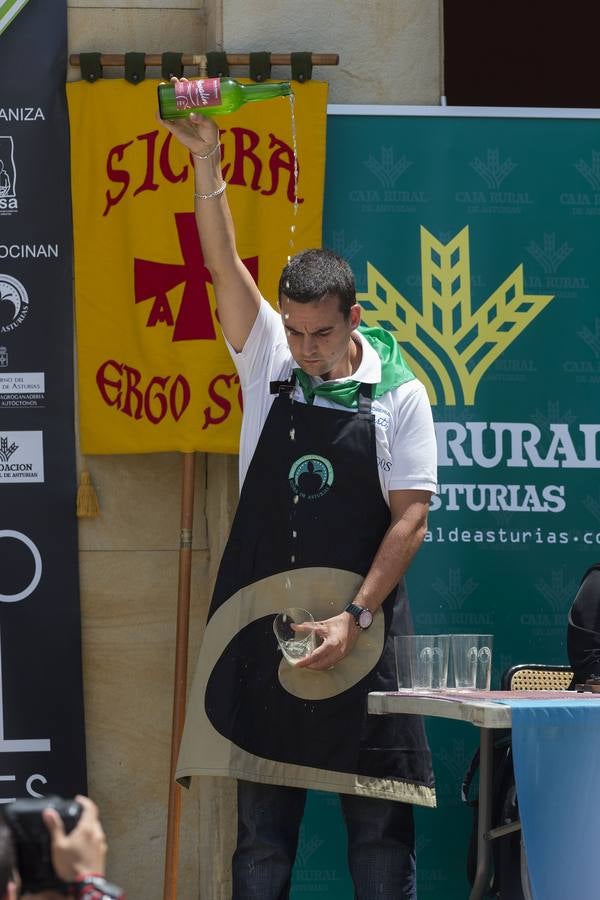 El viento en contra en el XXVII Campeonato de Escanciadores de Asturias en Nava