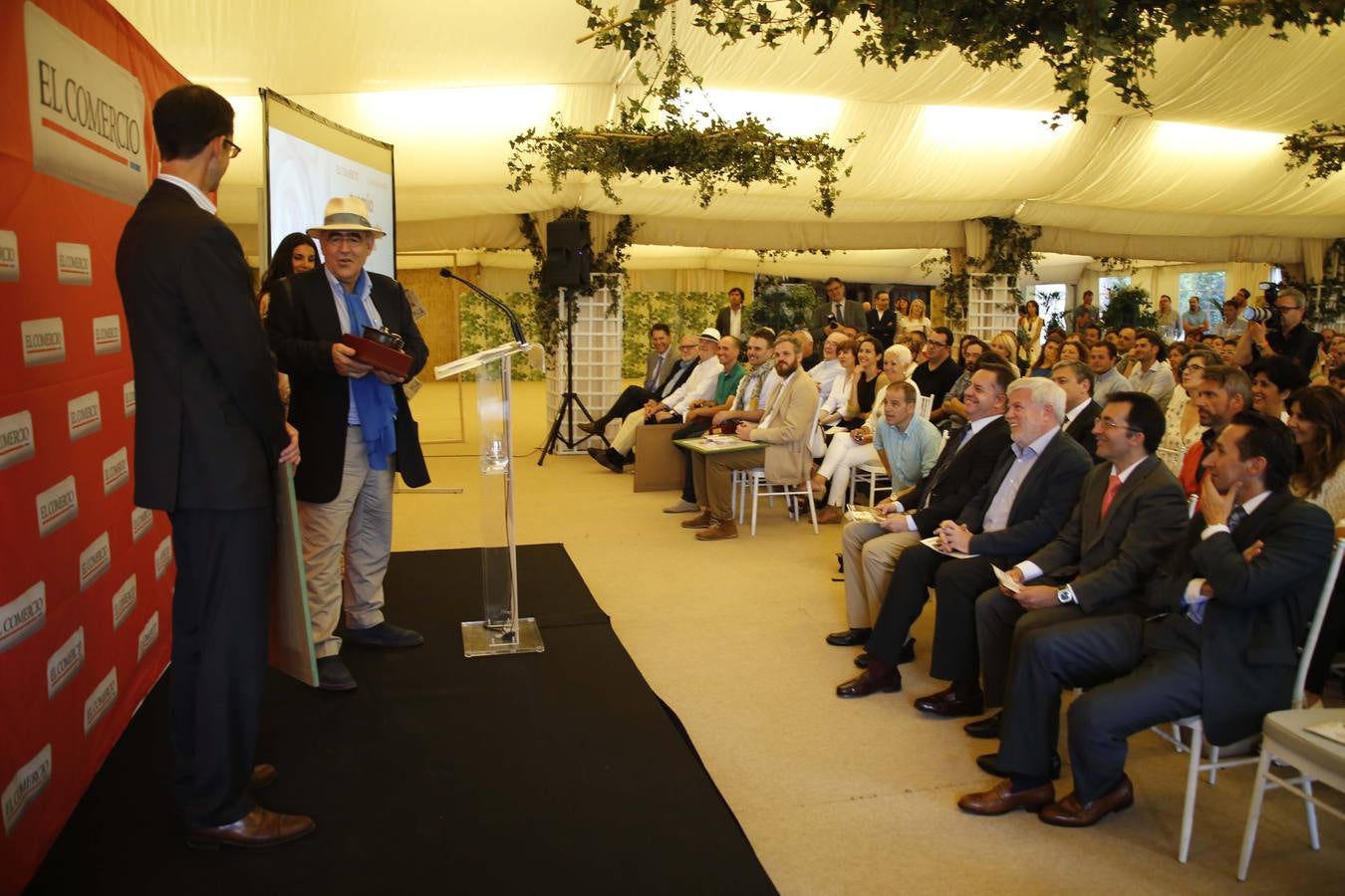 Los nuevos maestros Caldereta de Don Calixto reciben su premio