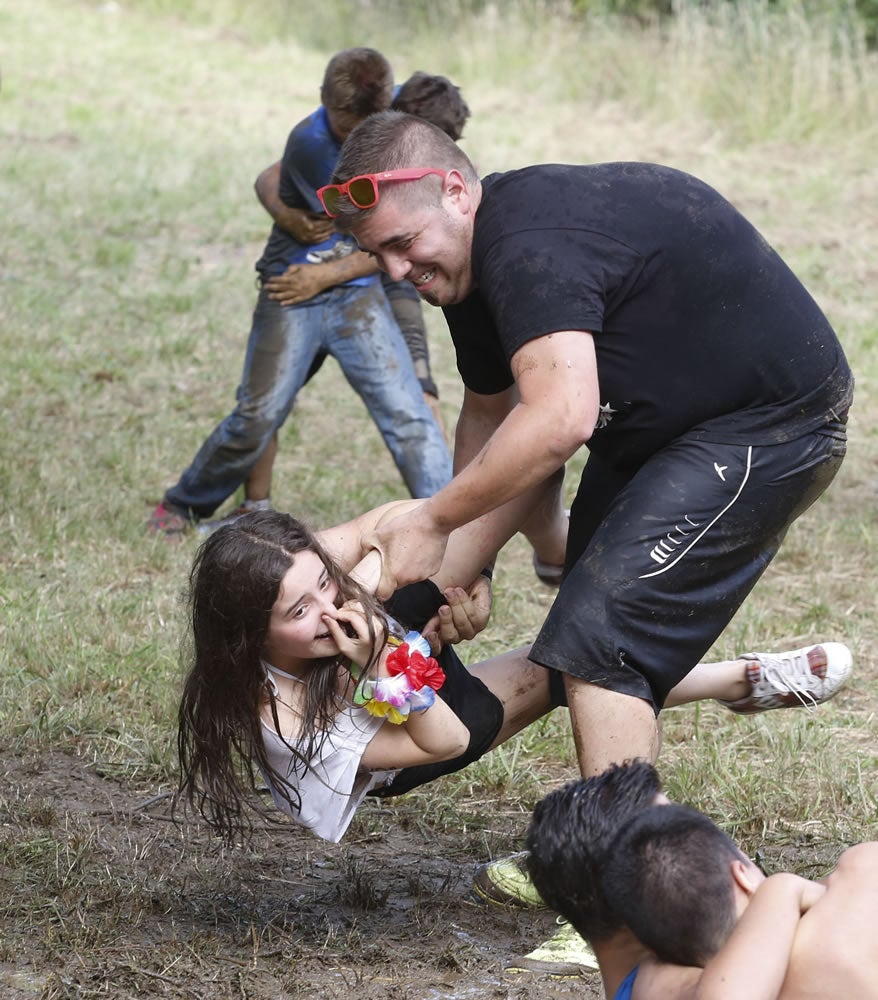 La jira de Sotrondio acaba en el barro