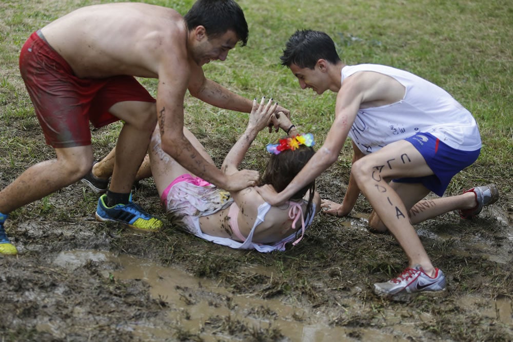 La jira de Sotrondio acaba en el barro