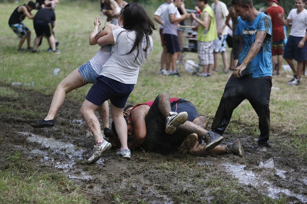 La jira de Sotrondio acaba en el barro
