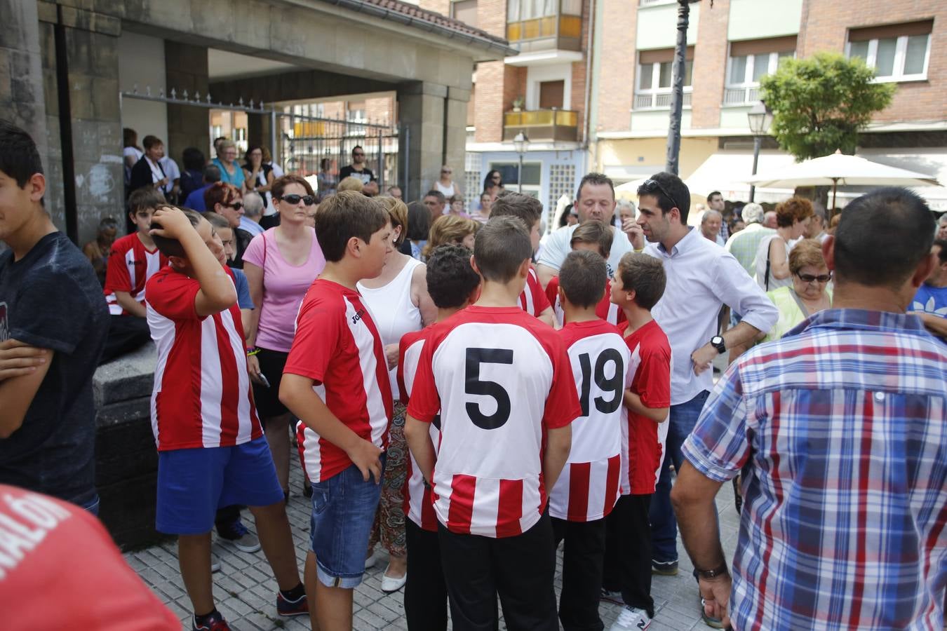El mundo del fútbol despide a Saúl Lara