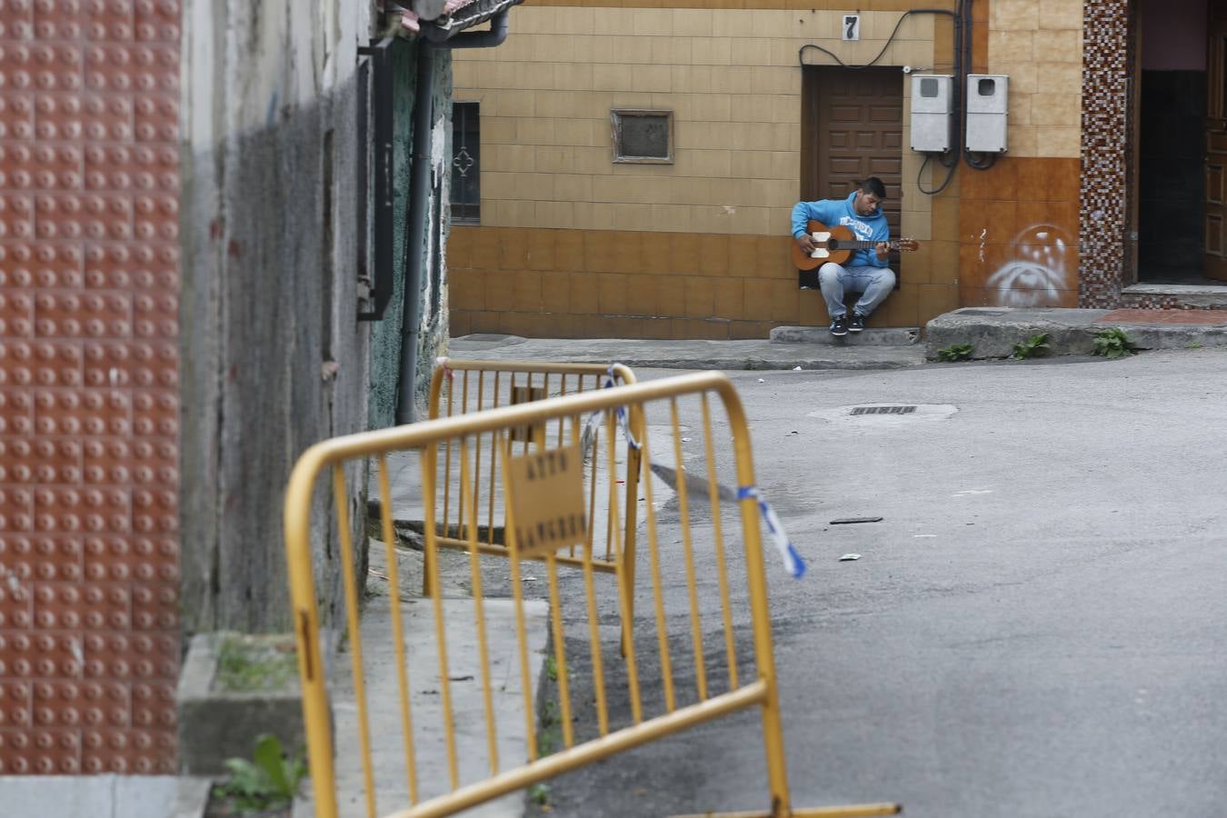 Así se encuentra el barrio de El Puente, en Langreo