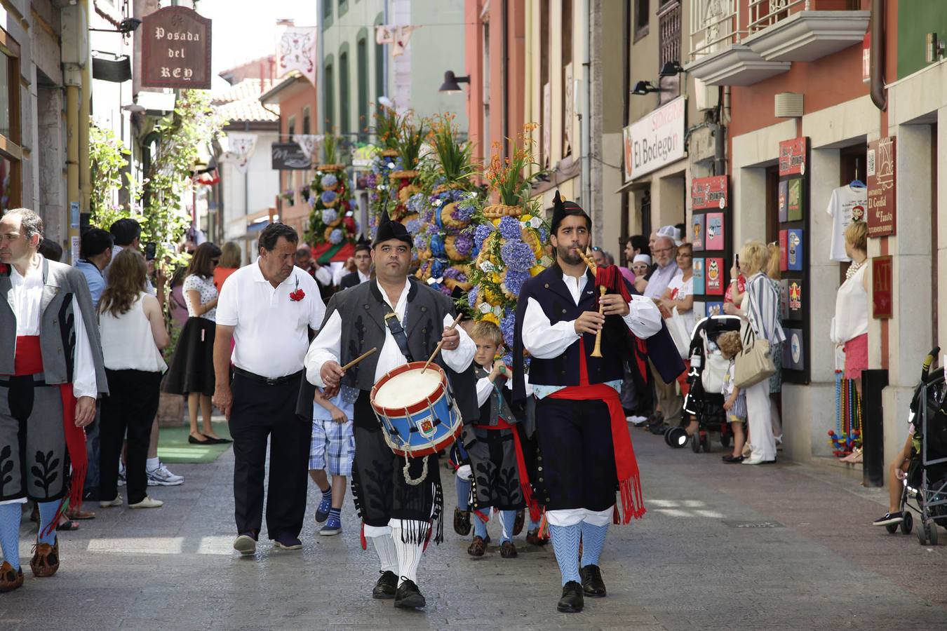 Llanes celebra el día grande de las fiestas de la Magdalena