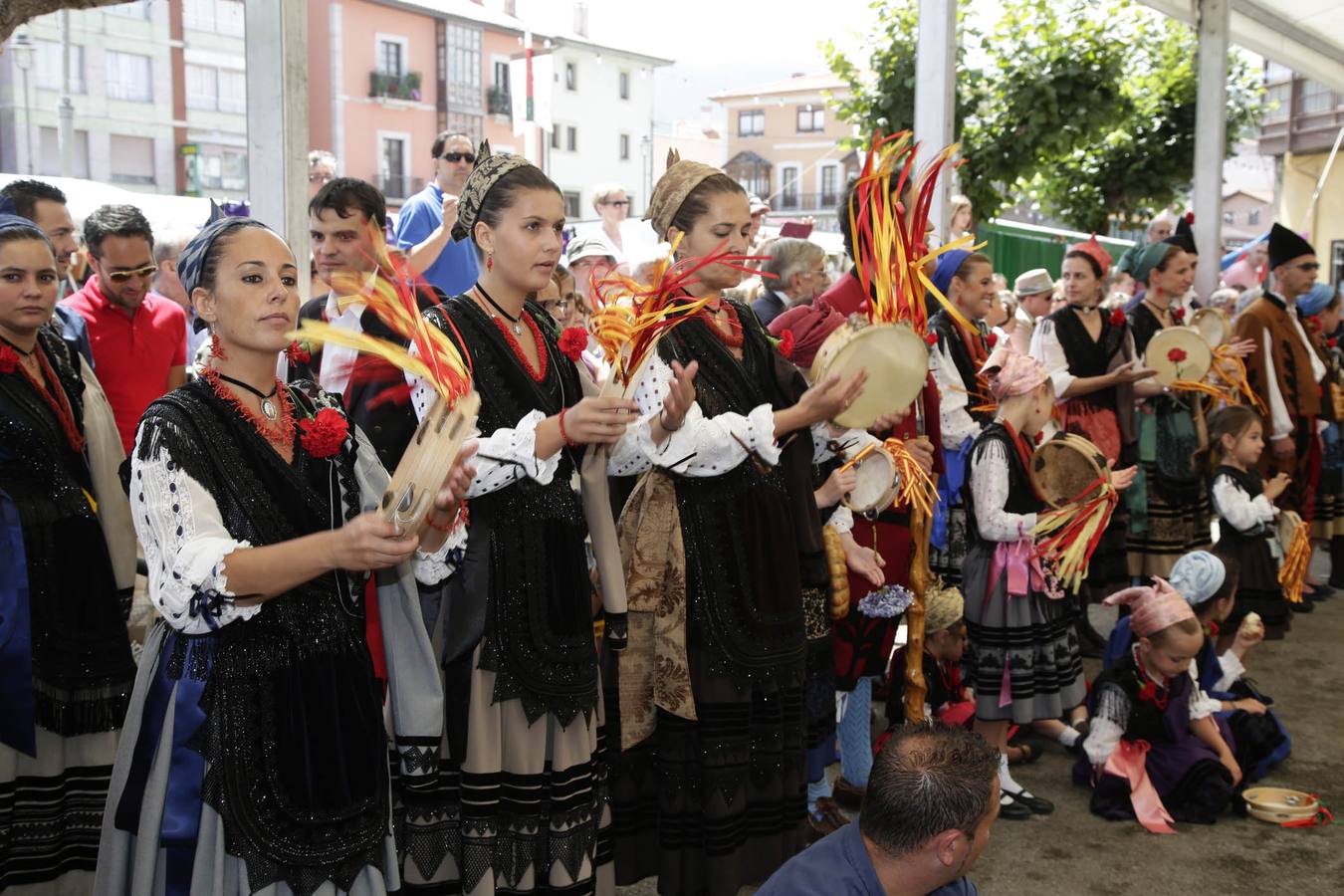 Llanes celebra el día grande de las fiestas de la Magdalena