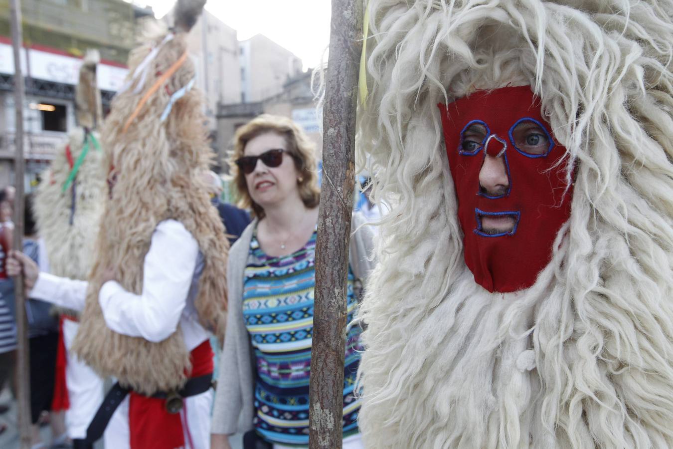 Mascarada ibérica por el Pseo del Muro