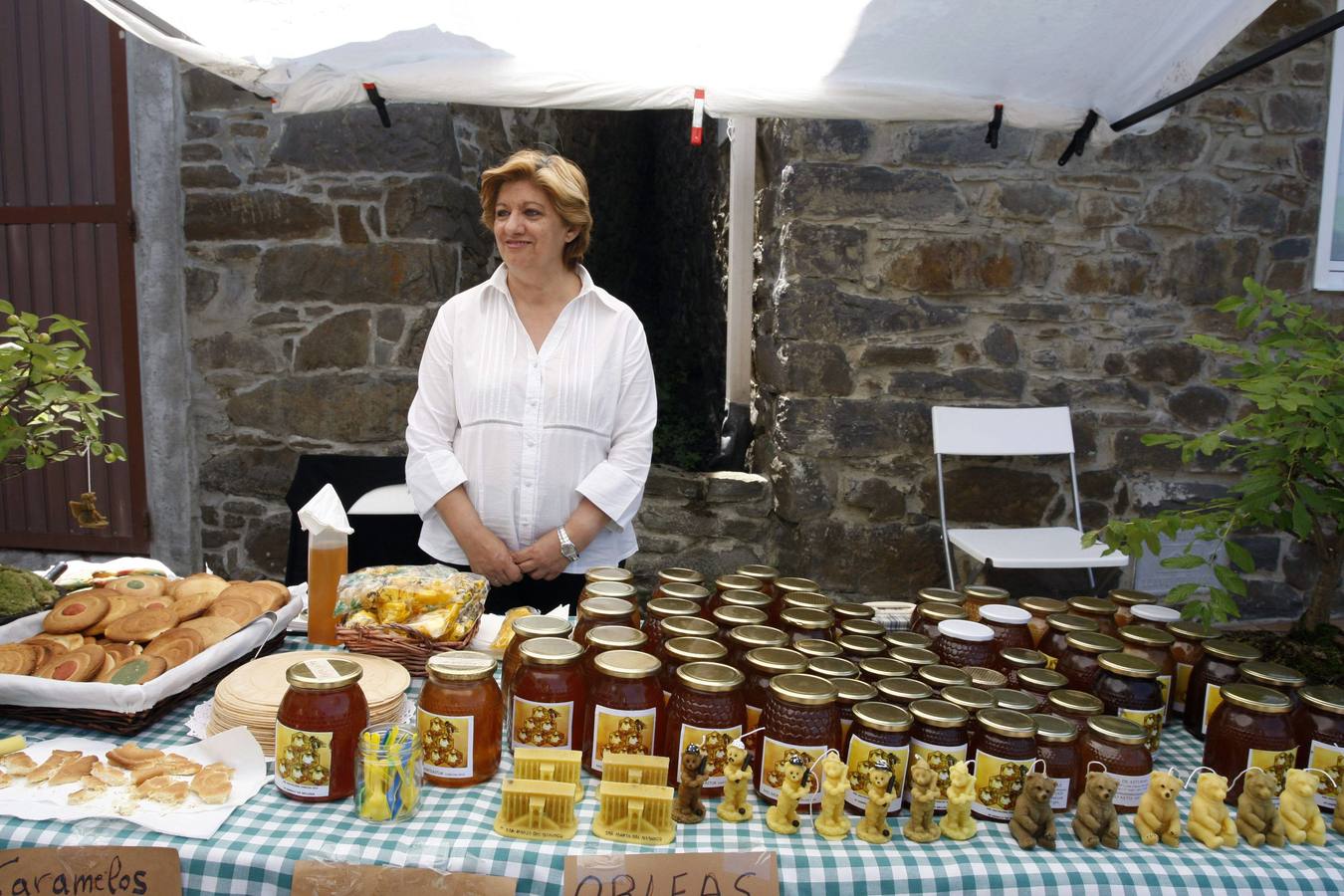 El mercado tradicional de Murias triunfa por su variedad