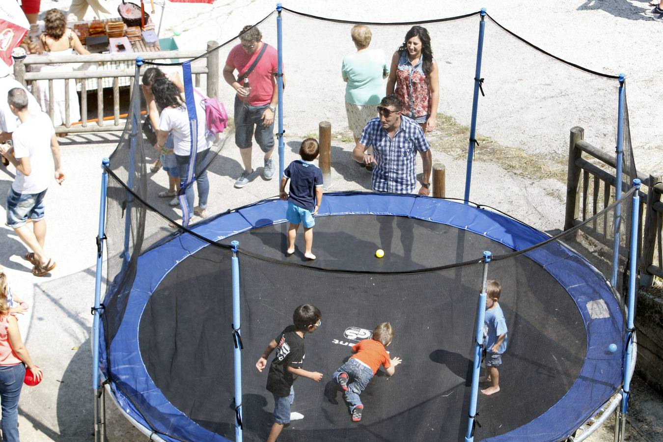 El mercado tradicional de Murias triunfa por su variedad