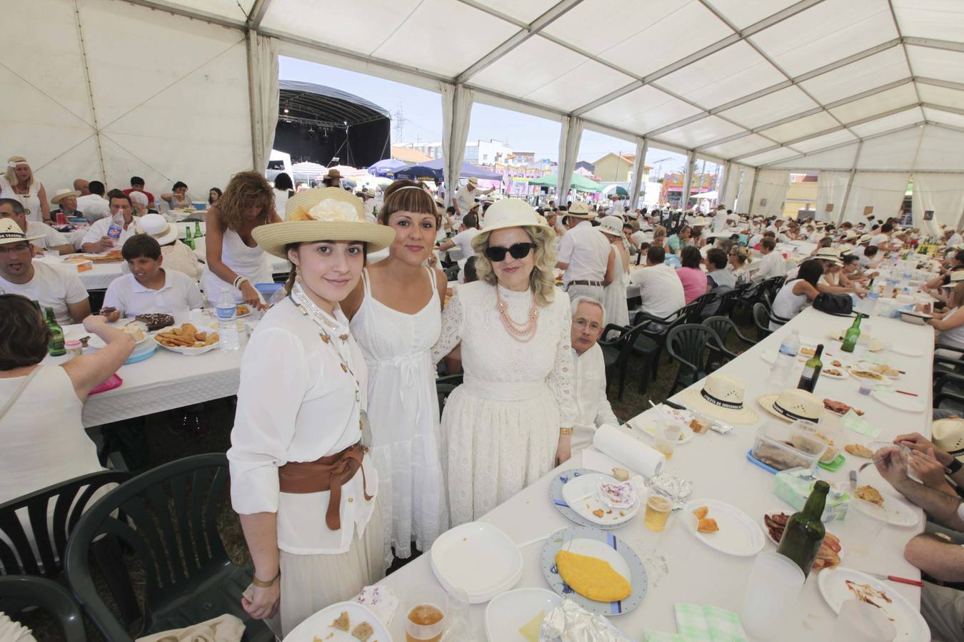 La fiesta del Indiano en Trasona se viste de Blanco