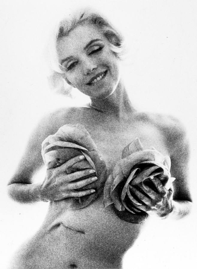 52 años del adiós de un mito. Marilyn Monroe, en un desnudo en el que muestra una cicatriz.