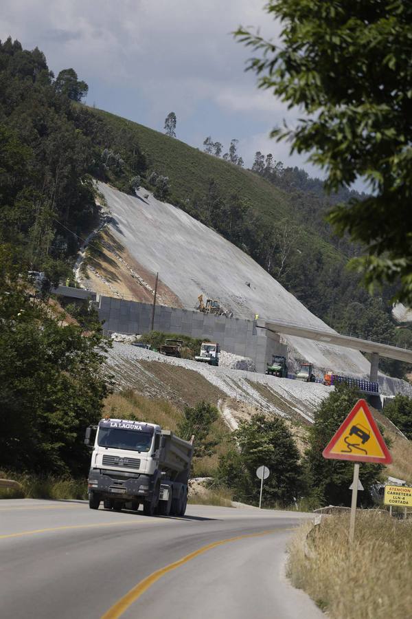 Así se construyó el tramo de la Autovía del Cantábrico, A-8, entre Pendueles y La Franca