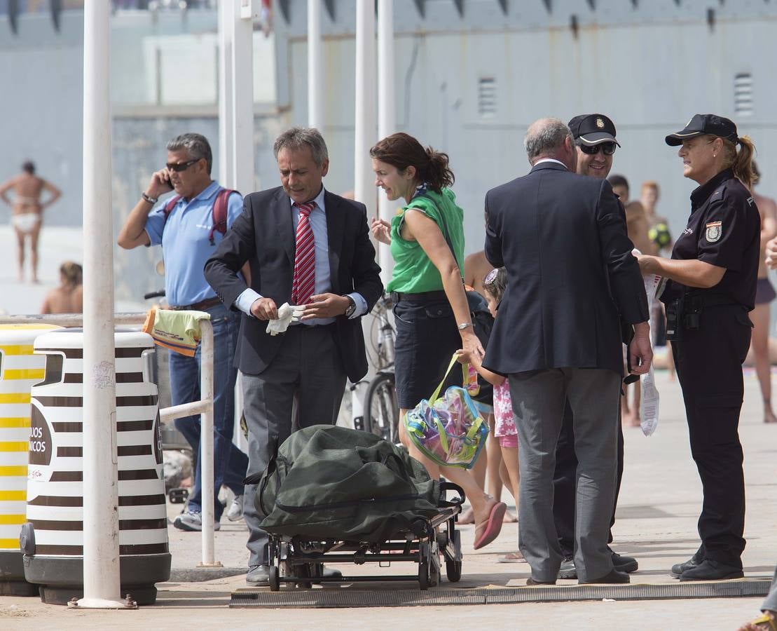 Fallece un bañista en la playa de Poniente