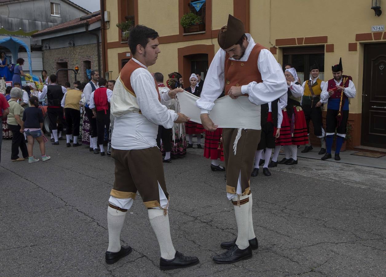 Multitudinario Concurso de Carrozas en Valdesoto