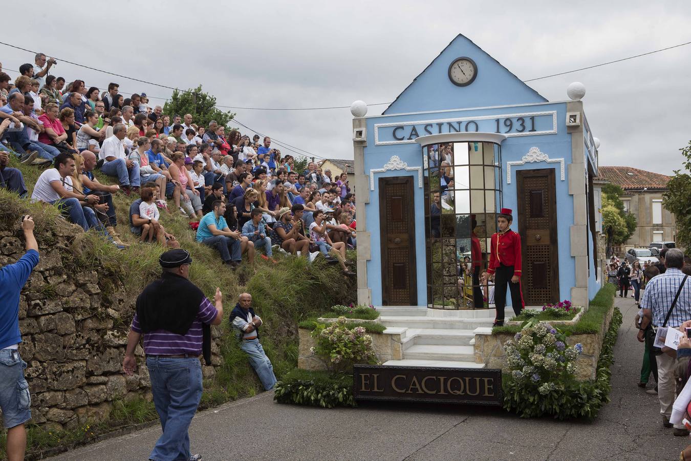 Multitudinario Concurso de Carrozas en Valdesoto