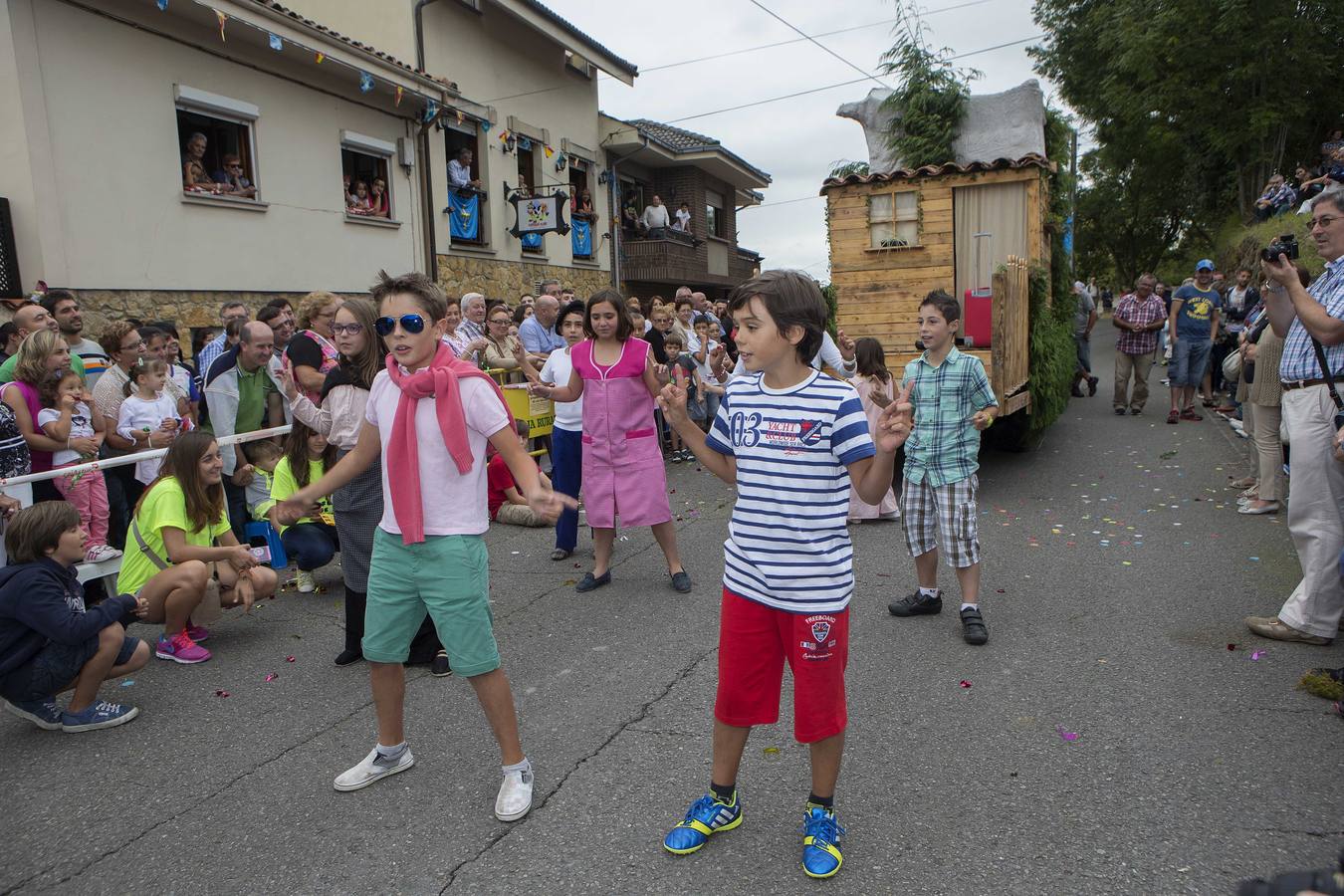 Multitudinario Concurso de Carrozas en Valdesoto