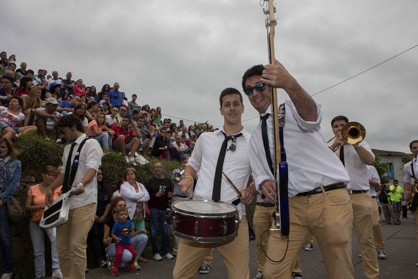 Multitudinario Concurso de Carrozas en Valdesoto