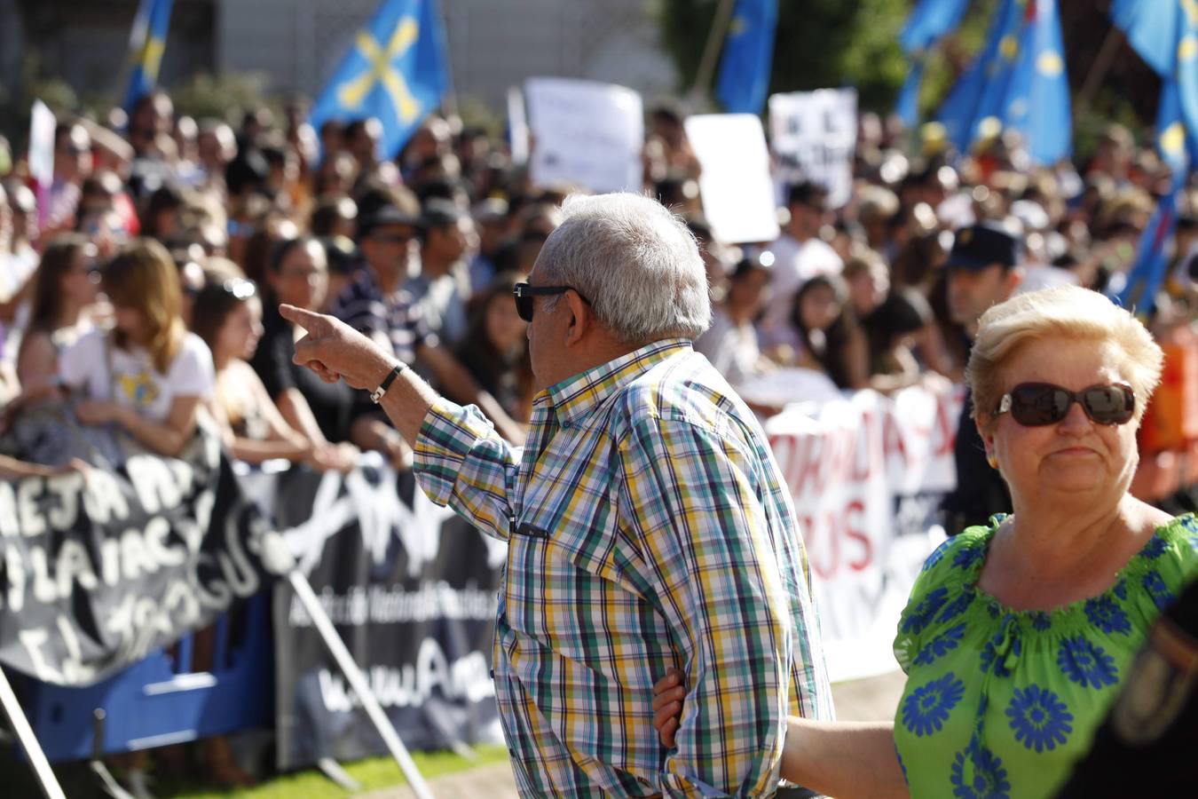 Manifestación antitaurina a las puertas de El Bibio