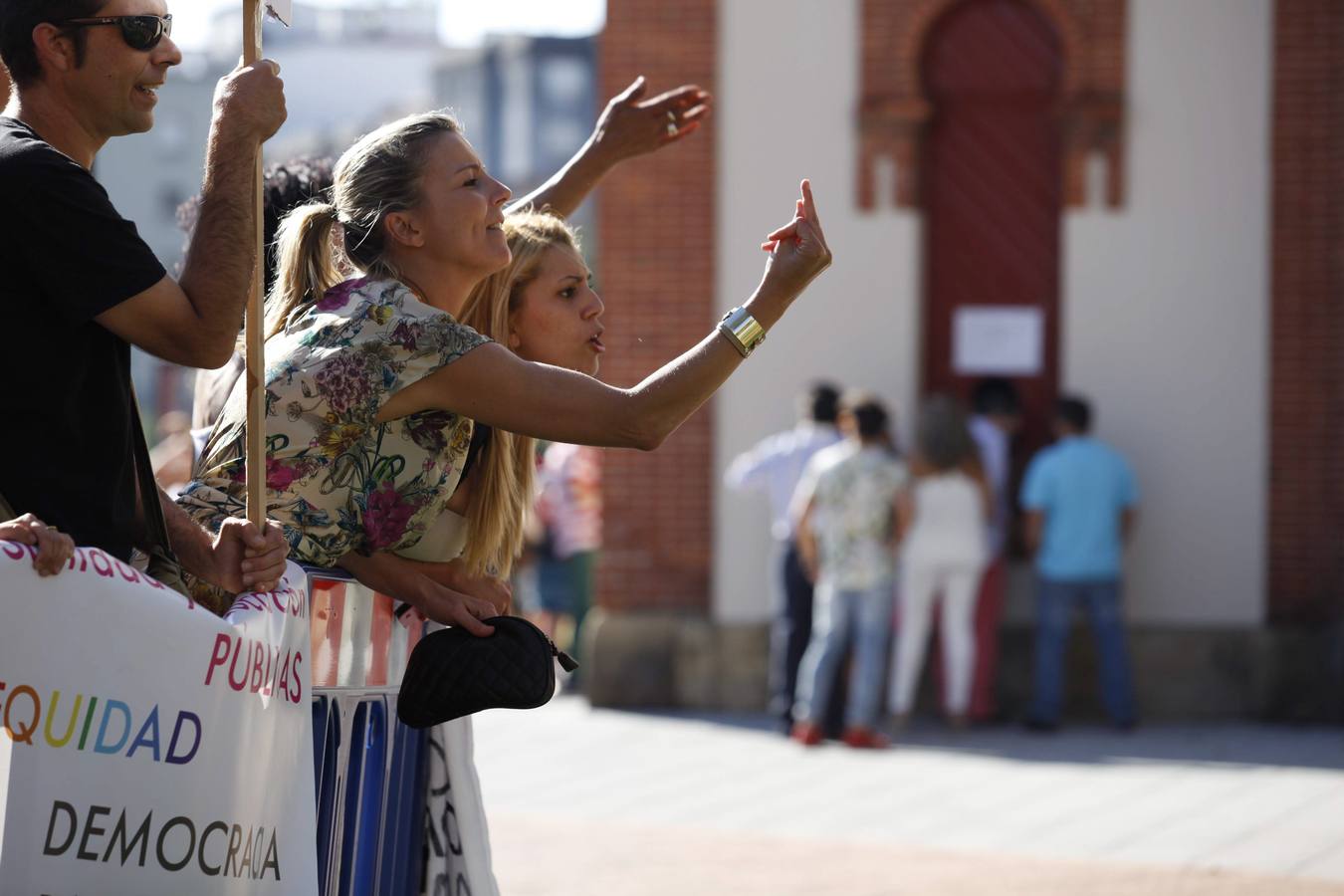 Manifestación antitaurina a las puertas de El Bibio