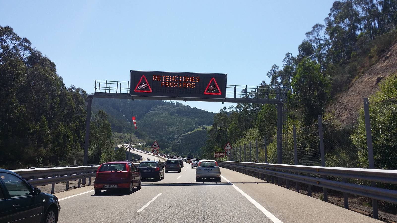 Colapso del tráfico en la Autovía del Cantábrico
