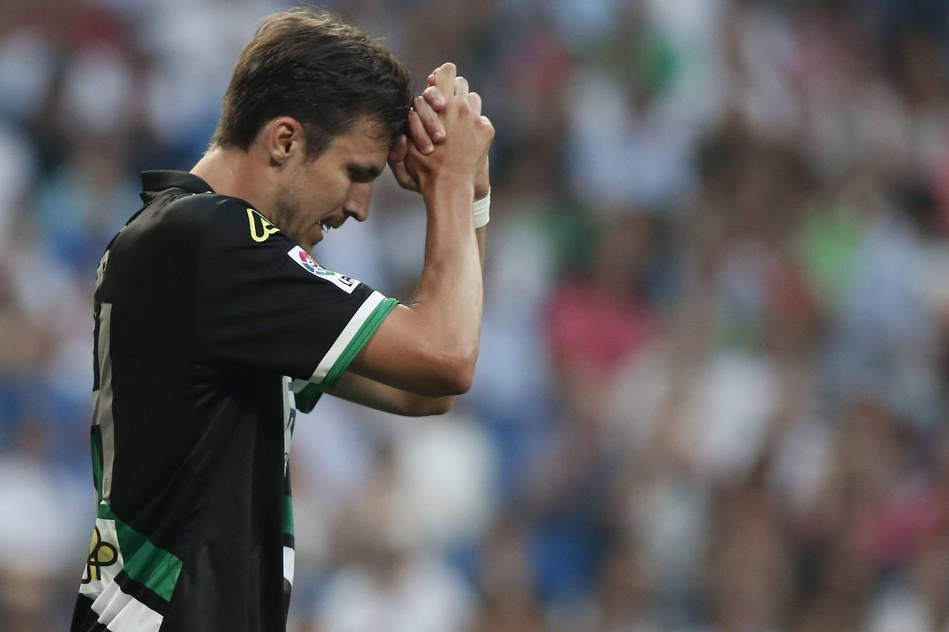 Mike Havenaar se lamenta de una ocasión fallada.