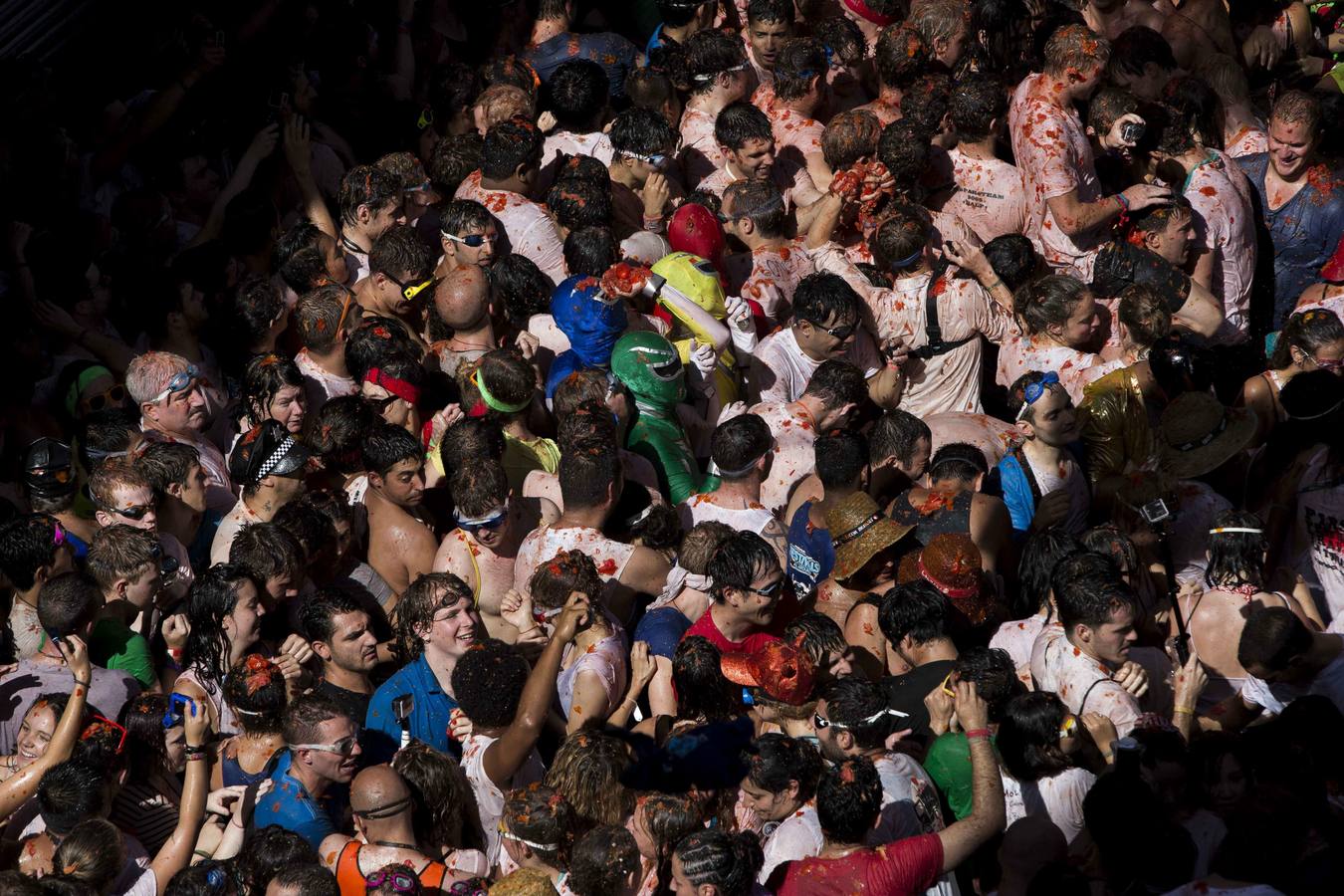 La Tomatina vuelve a teñir de rojo Buñol