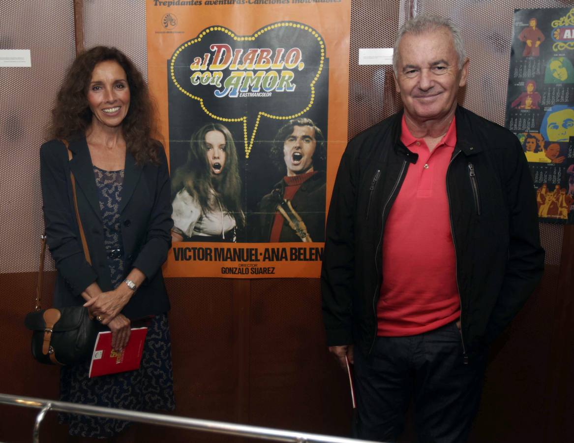 Una exposición en Oviedo recorre los 50 años de Víctor Manuel en la música