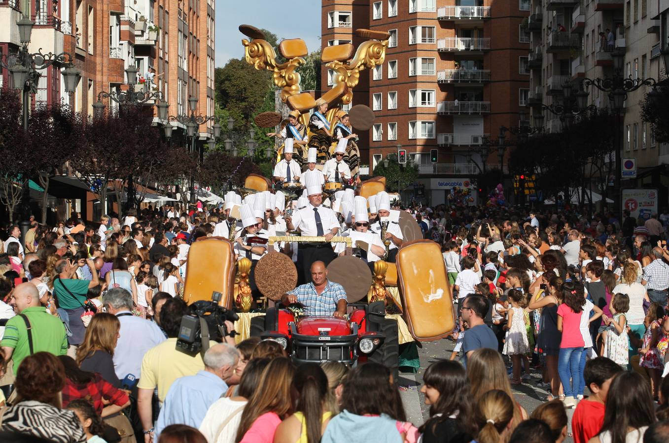 ¿Estuviste en el Desfile del Día de América en Asturias? ¡Búscate! (II)