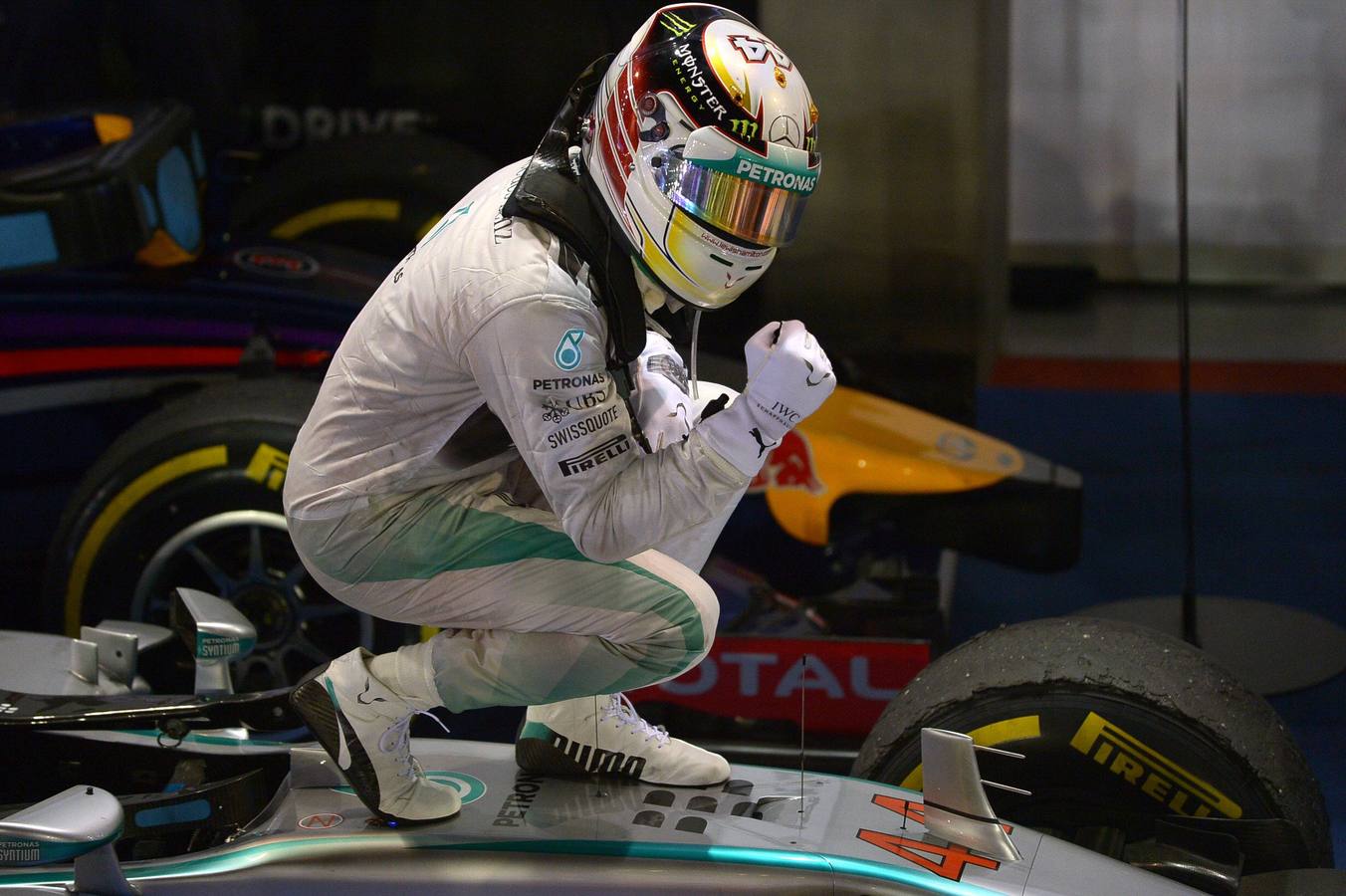 Hamilton gana en Singapur y es el nuevo líder del Mundial de Fórmula 1