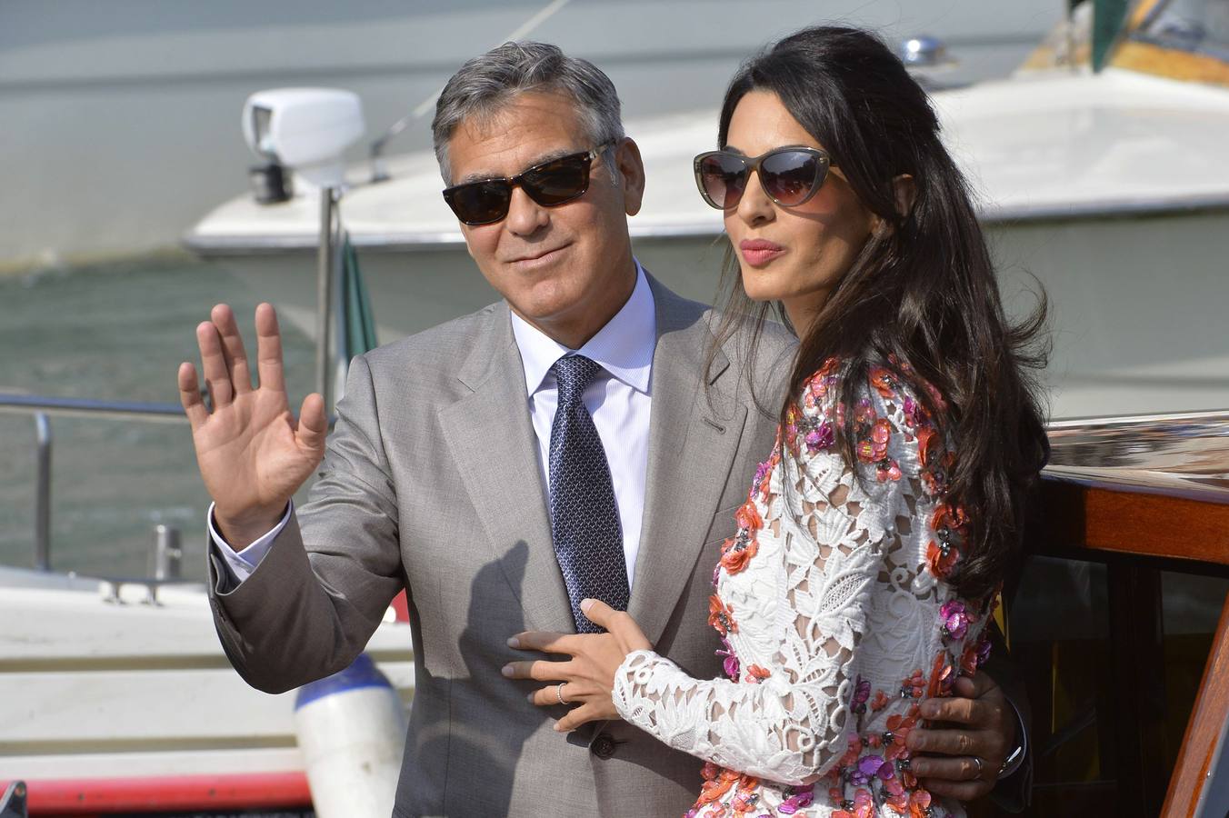 Clooney y Alamuddin almuerzan en familia tras su boda