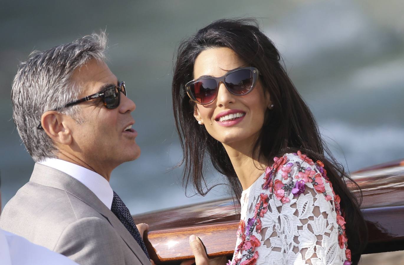 Clooney y Alamuddin almuerzan en familia tras su boda