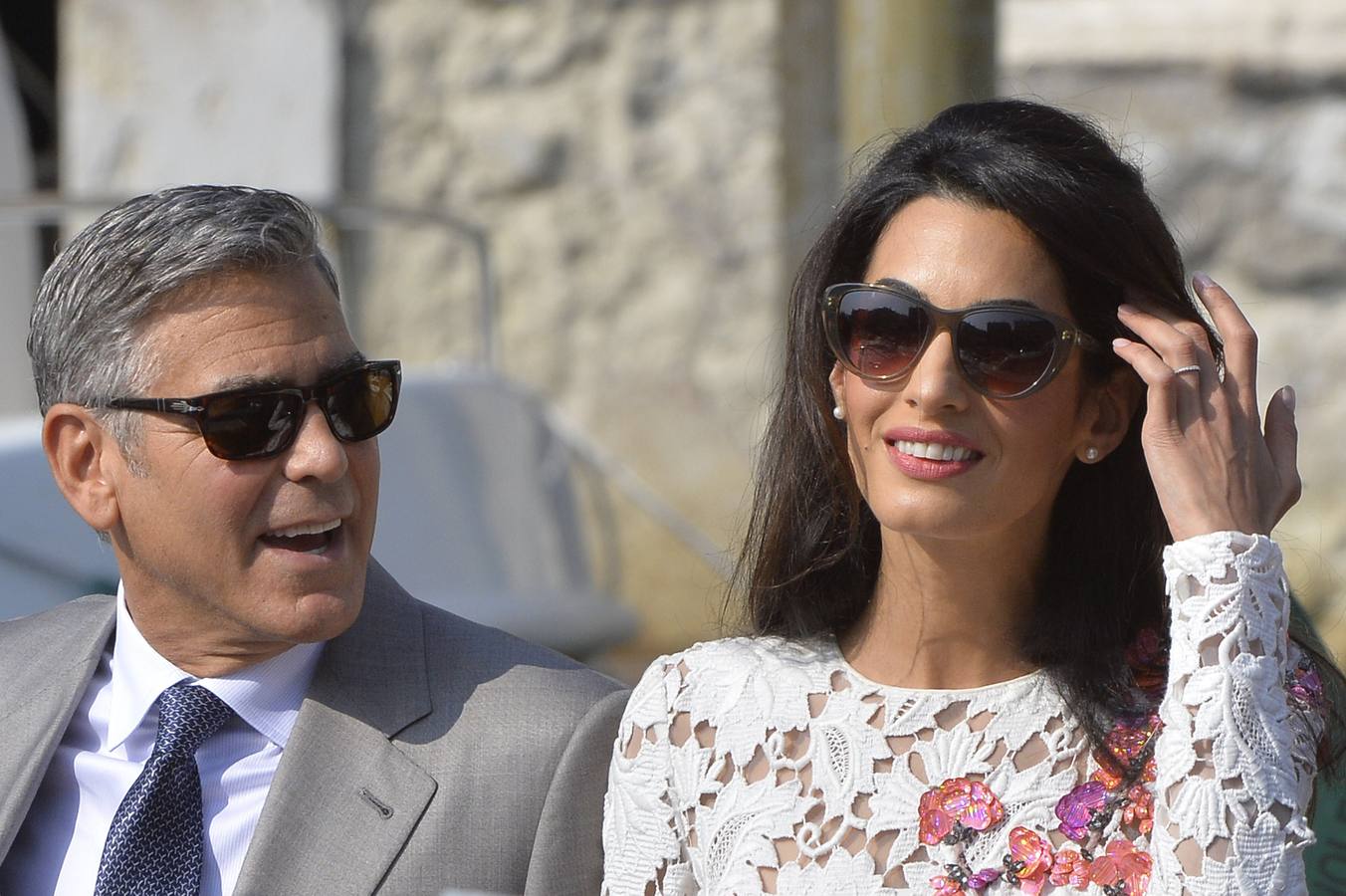 Clooney y Alamuddin almuerzan en familia tras su boda