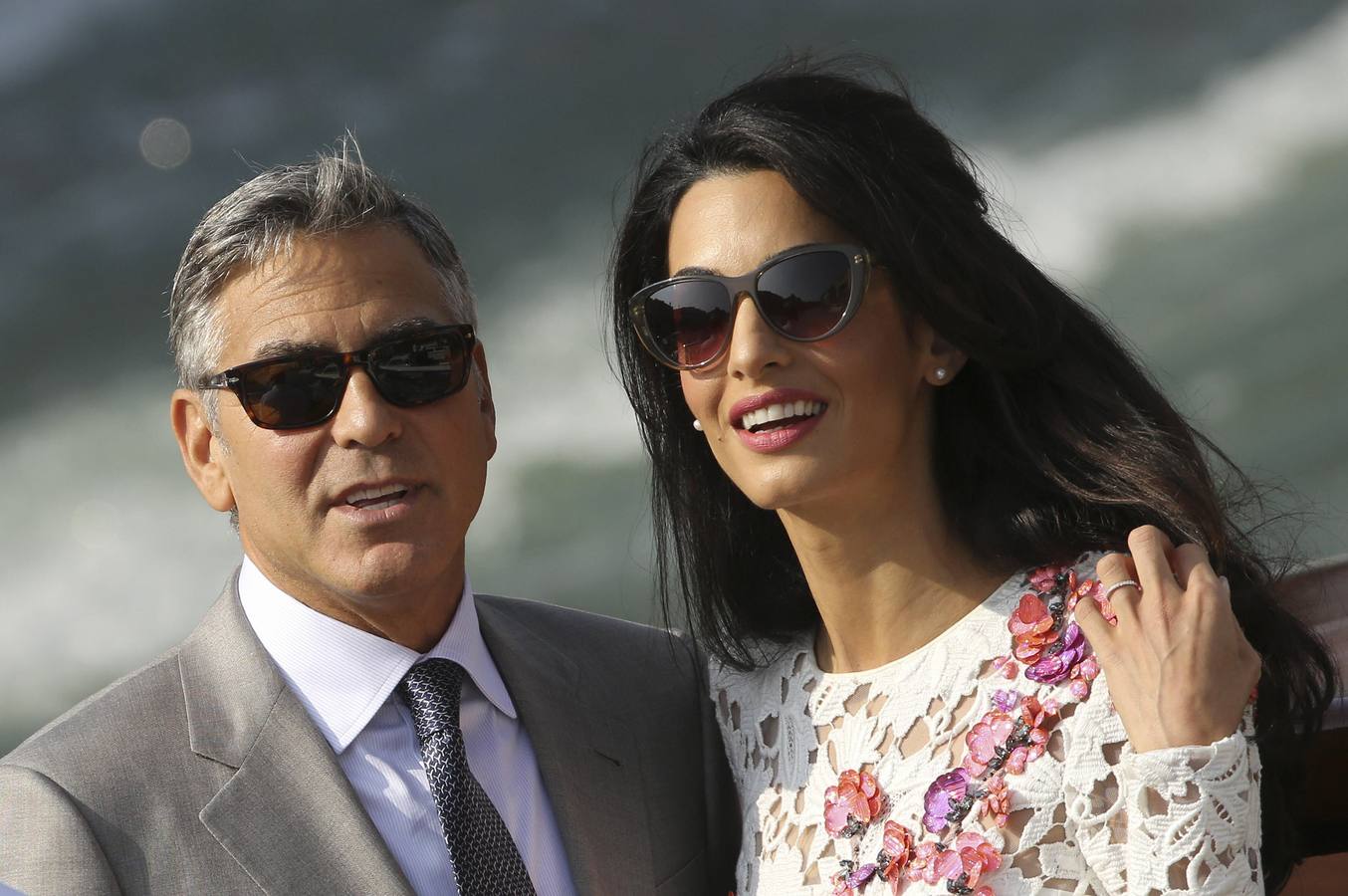 Clooney y Alamuddin almuerzan en familia tras su boda