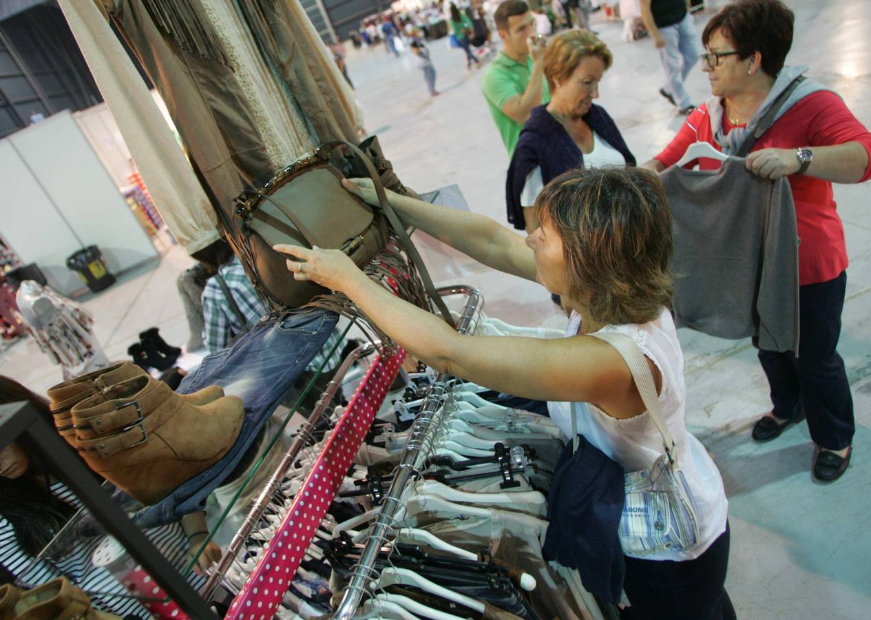 La feria del stock de Gijón, en imágenes