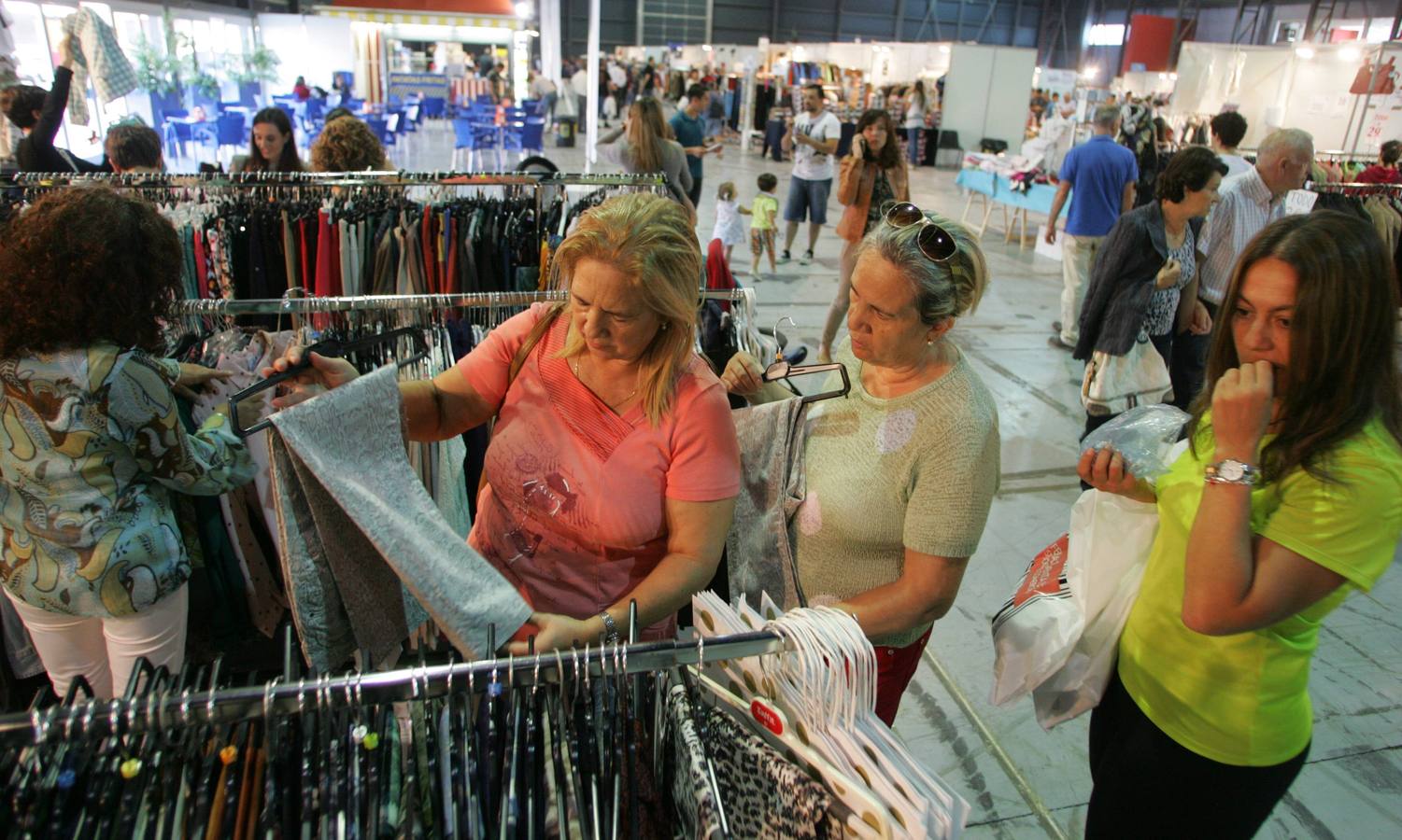 La feria del stock de Gijón, en imágenes