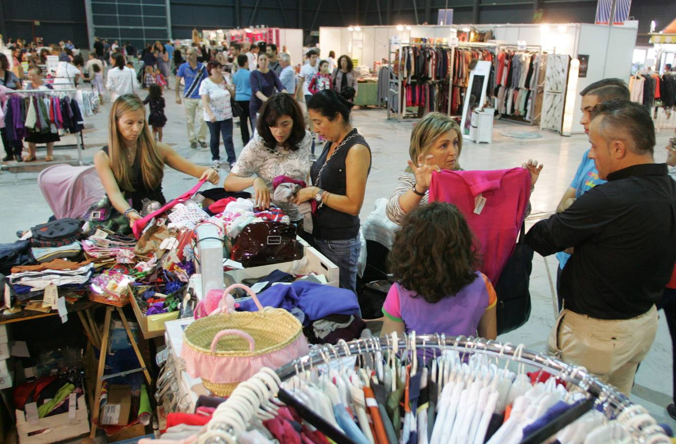 La feria del stock de Gijón, en imágenes