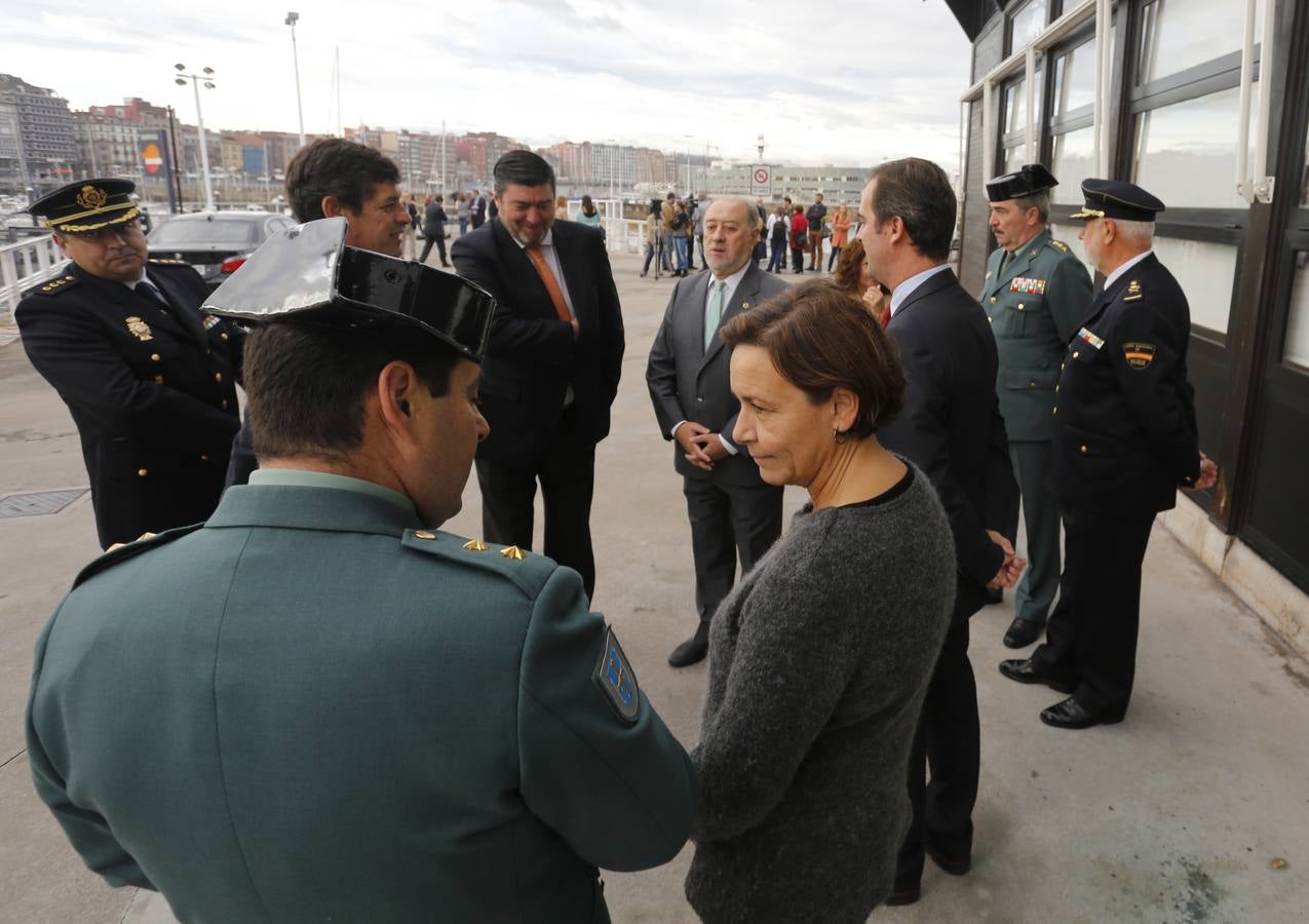 El ministro de Interior visita en Gijón la nueva embarcación de la Guardia Civil