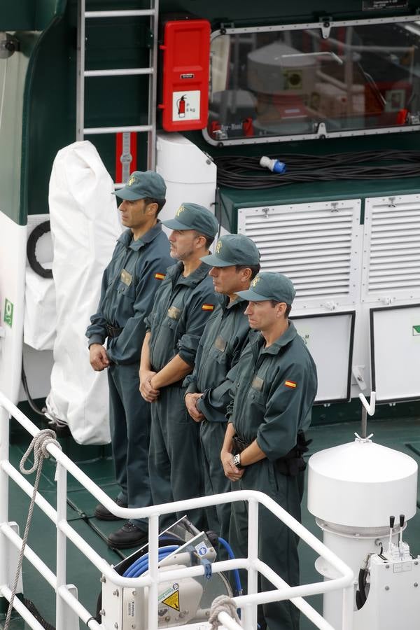 El ministro de Interior visita en Gijón la nueva embarcación de la Guardia Civil