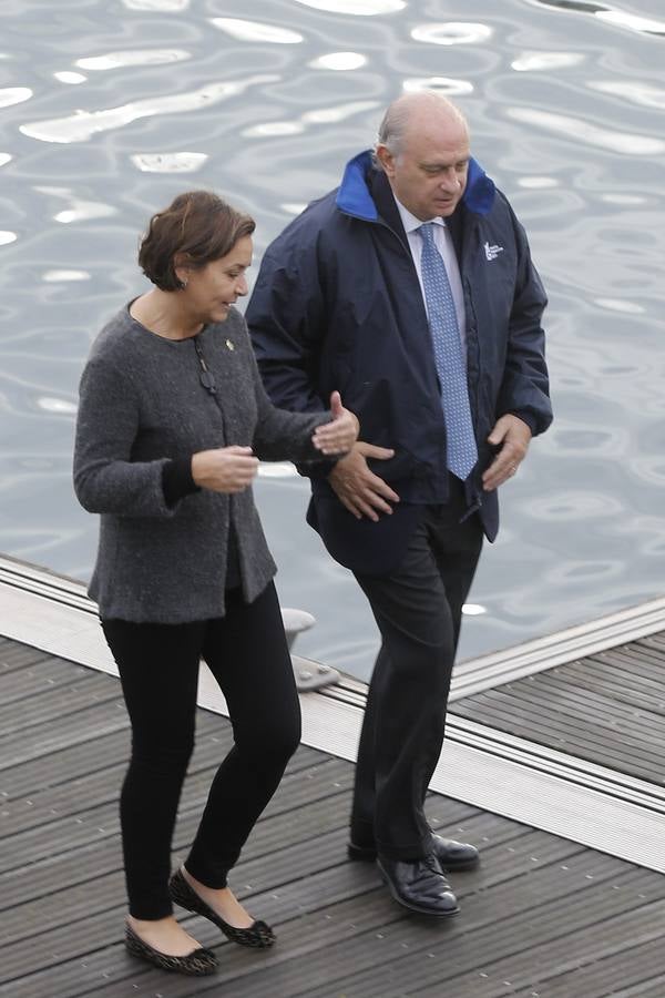 El ministro de Interior visita en Gijón la nueva embarcación de la Guardia Civil