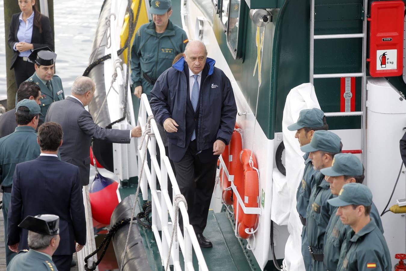 El ministro de Interior visita en Gijón la nueva embarcación de la Guardia Civil