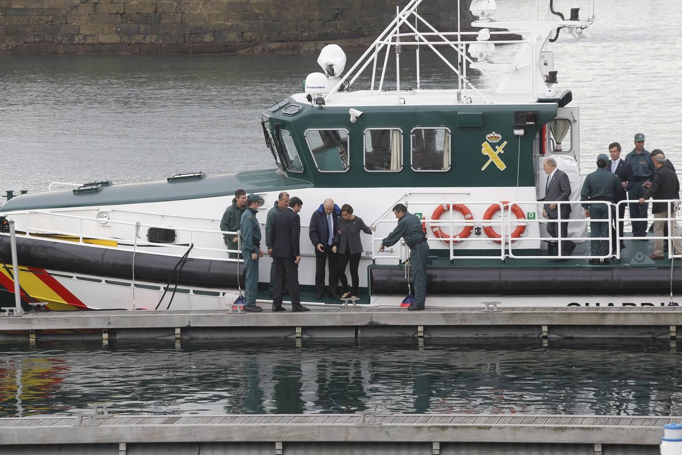 El ministro de Interior visita en Gijón la nueva embarcación de la Guardia Civil