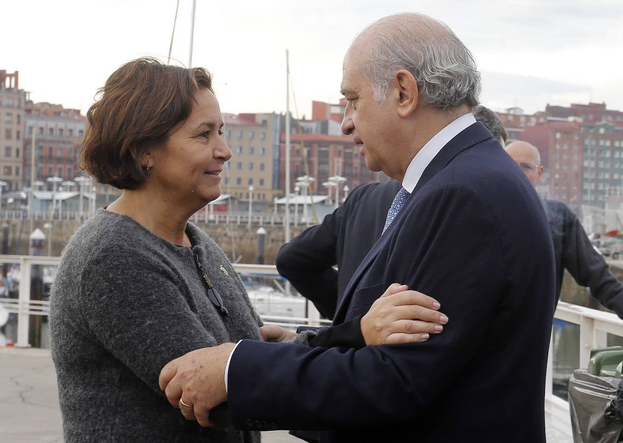 El ministro de Interior visita en Gijón la nueva embarcación de la Guardia Civil